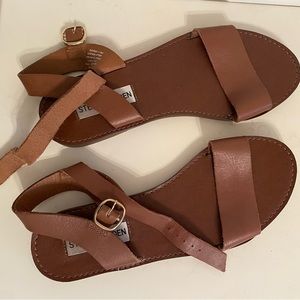 Steve Madden DONDDI tan leather sandals, size 5.5